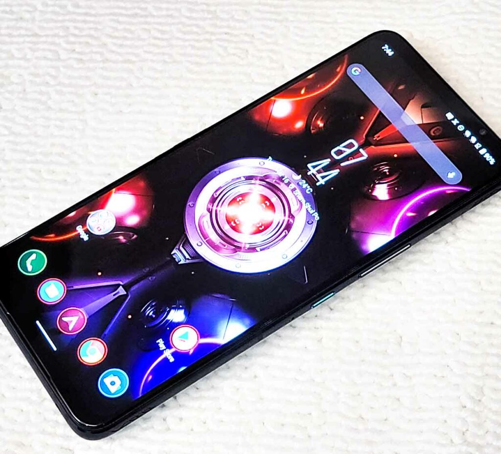 ROG Phone 5 Ultimateの裏面ディスプレイが楽しい ROG Phone 5 Ultimateの裏面ディスプレイが楽しい