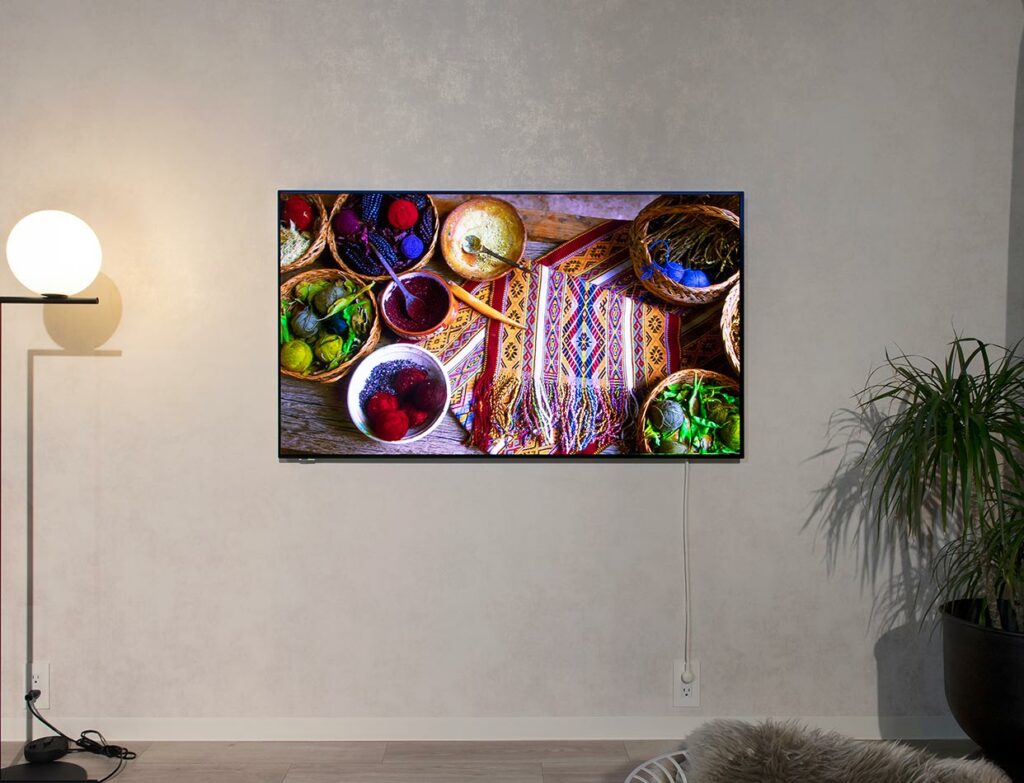 壁掛けテレビ2.0は超薄型、超軽量。テレビが変われば暮らしが変わる